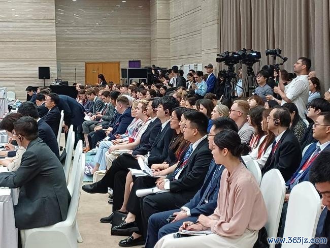 命令双语学习东说念主数翻倍至各20万！“中俄友好话语对话会”聚焦复合型东说念主才缺口